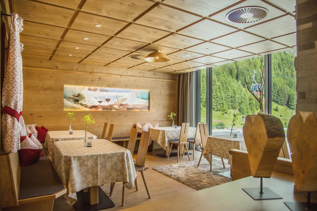 Hotel Vier Jahreszeiten Sankt Leonhard im Pitztal Exterior foto